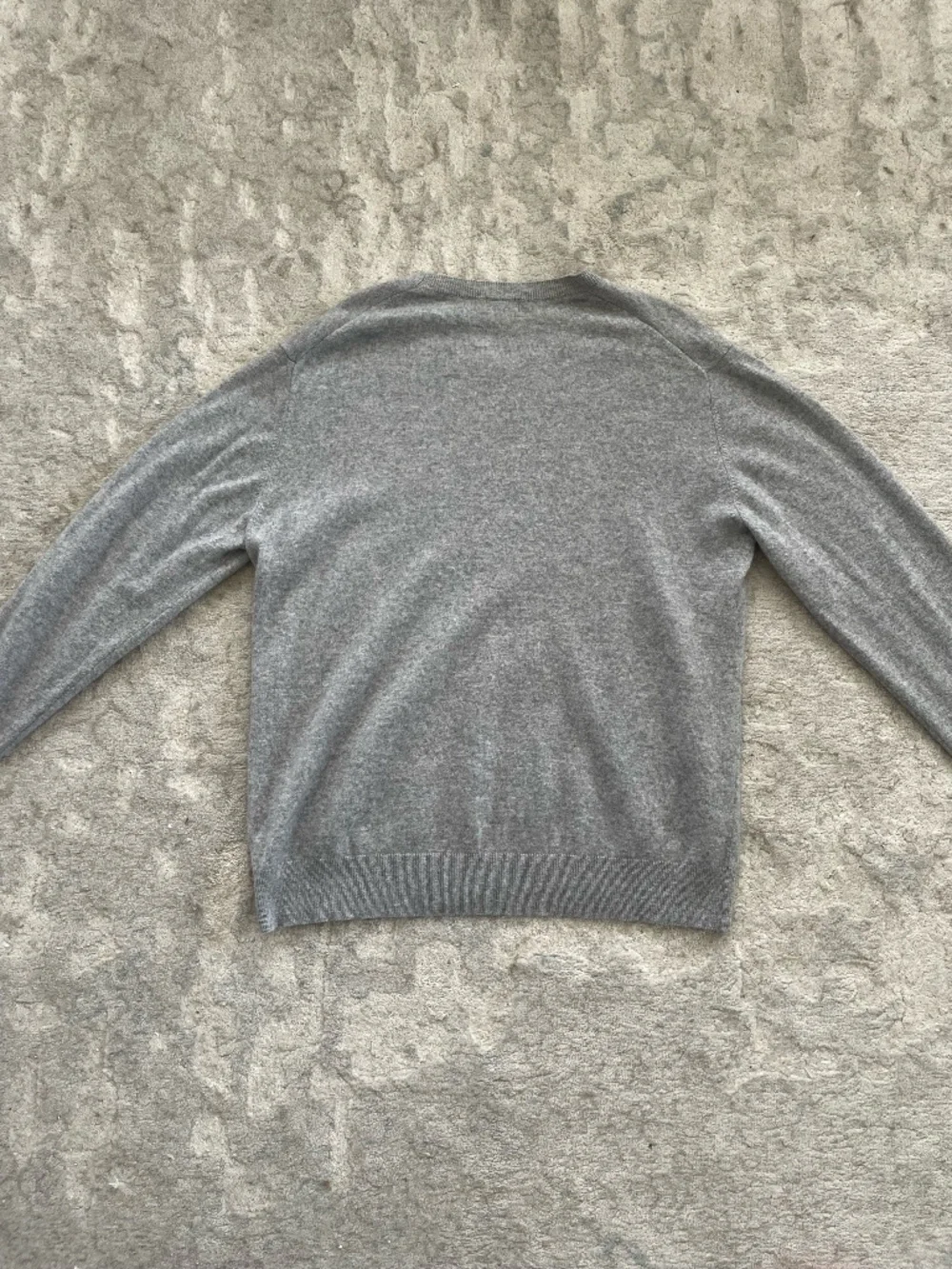 UNIQLO Oversized 100% Cashmere Gray Crew Neck - Fits Women’s M/L/XL - Picture 5 of 14